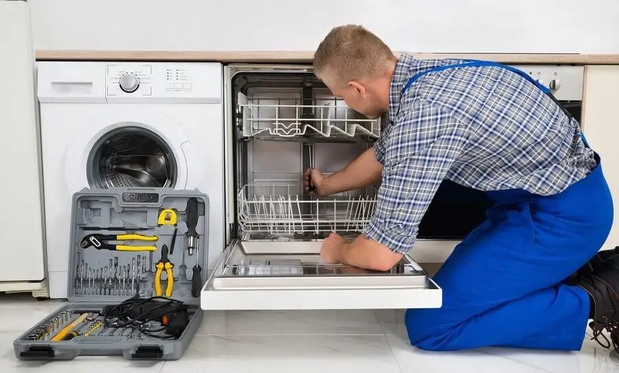 Taraklı Finlux servisi teknisyen ekibi beyaz eşya tamiri yaparken